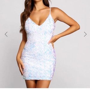 NEW WITH TAGS Windsor “Kathy Iridescent Sequin Mini Dress” size small